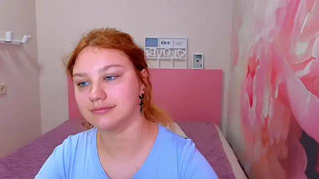 AngelinaLow webcam