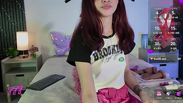 aurora_petitee webcam