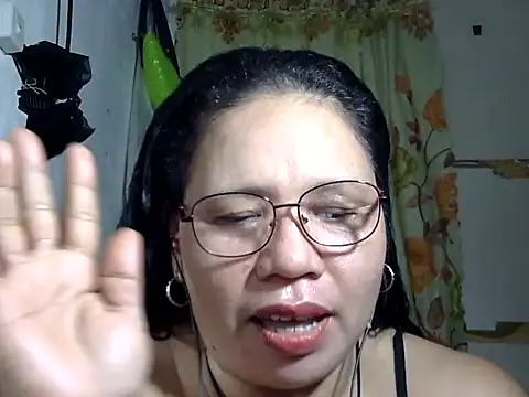 HottyCurlyPeanut webcam