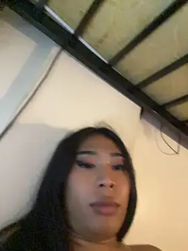 hugecock_tamira webcam