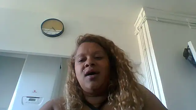 DOMINATRICESANDRA webcam