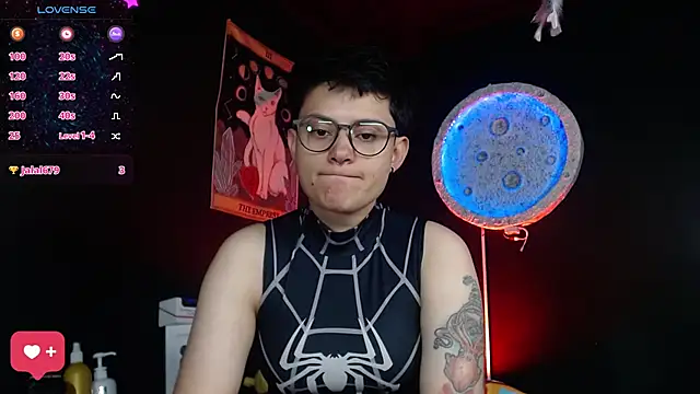 girl_intense444 webcam