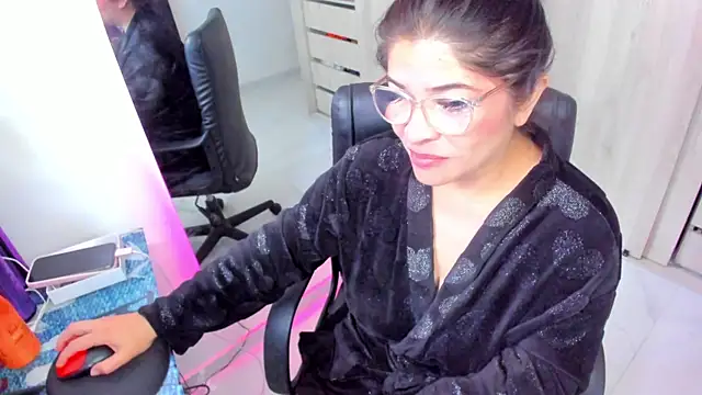 BellaFlaming webcam