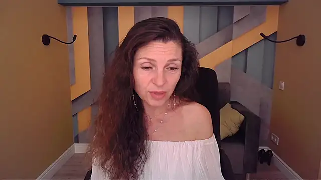 EllaLong webcam