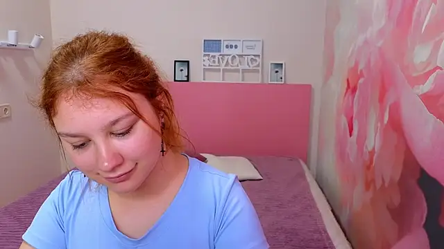 AngelinaLow webcam