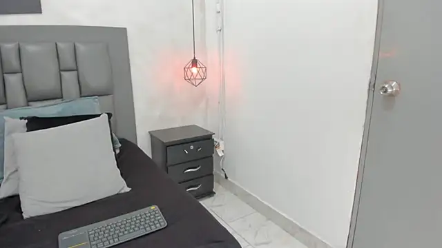 dakota_roussee webcam