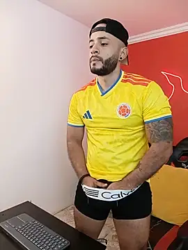 mike_savage3 (M young) - Soccer player with big muscle show oil