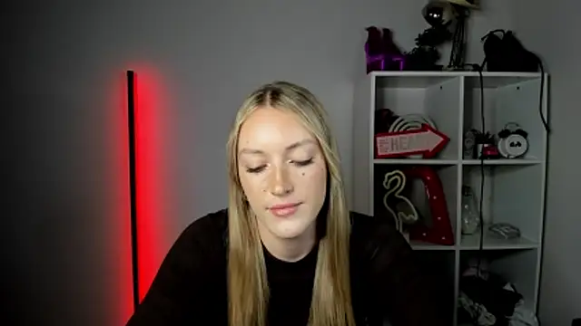 EvelynBlond webcam