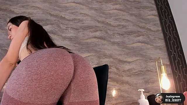 Mia_Luxor webcam