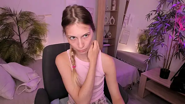 LauraPurr webcam