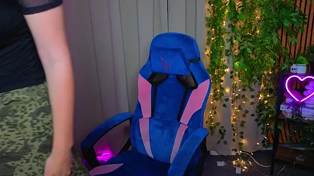 MonicaThomas webcam