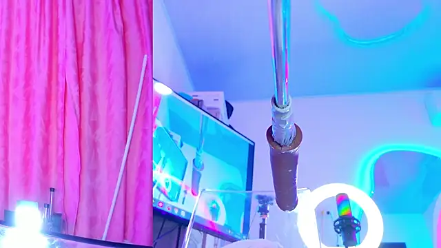 NathaxaLeans webcam