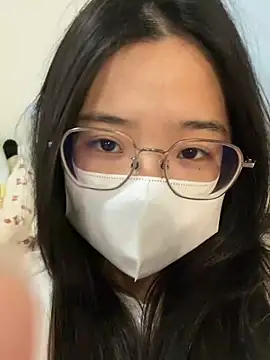 LHeart live sex cam