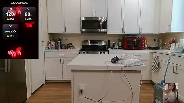 Blondiewithanass webcam