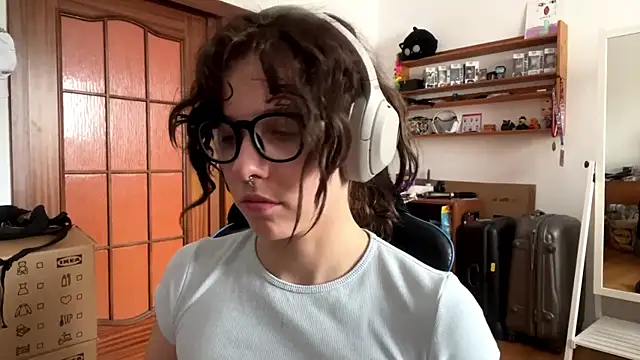 PillowPeachX webcam