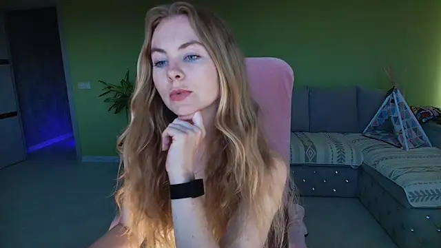 Cuddle_Cat live cam on StripChat