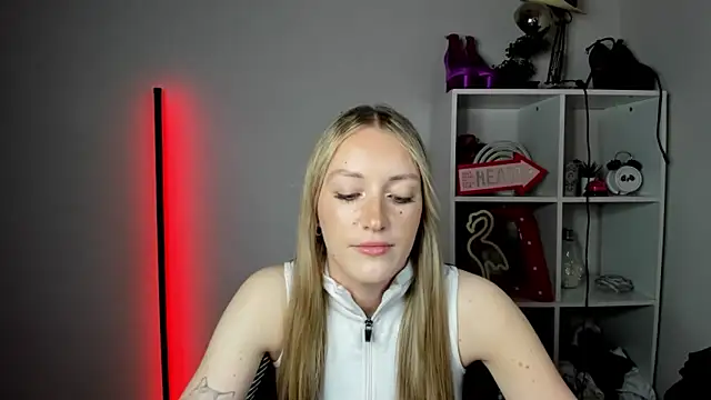 Watch EvelynBlond live on EroticFlix - High definition streams