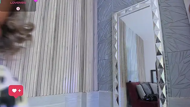 briannachelsea (F milf) - shake booty and open ass, zoom asshole