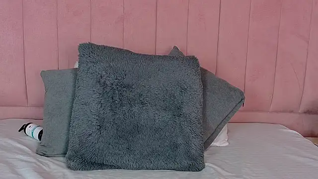 SCARLHETTBROWN webcam