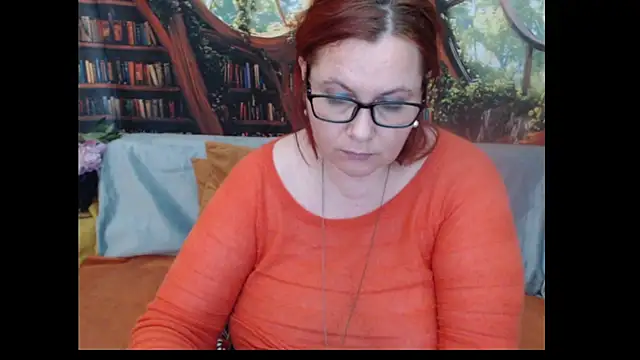 PlayfullMature webcam