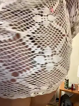 CurvyLolaX
