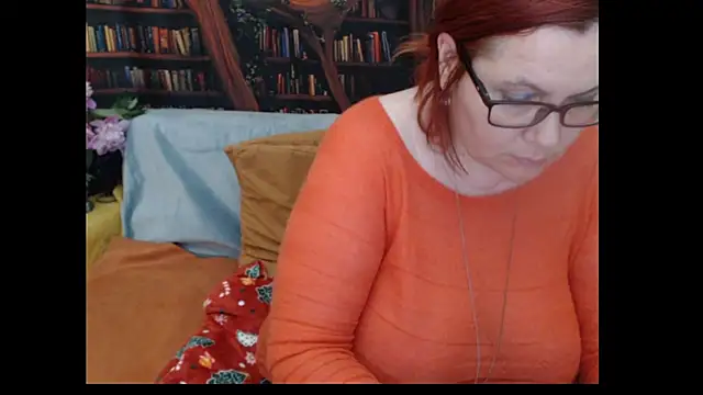 PlayfullMature webcam