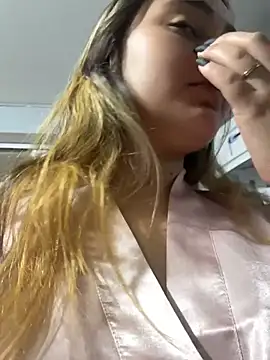 Antonella_Julieta webcam