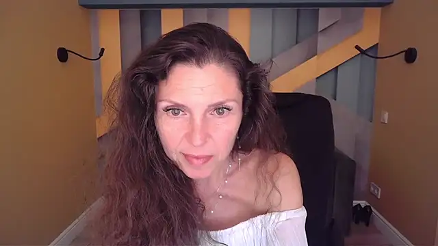 EllaLong webcam