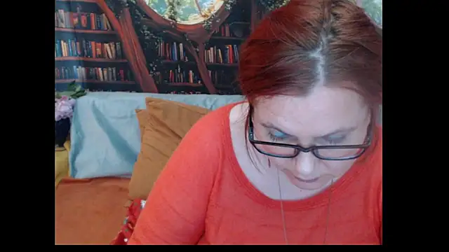 PlayfullMature webcam