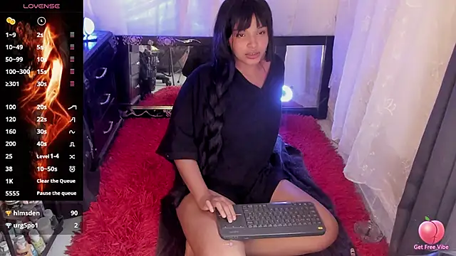 chloe_kisses