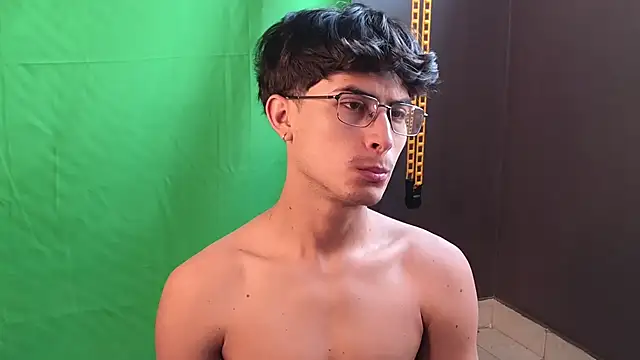 Aaron_Eze webcam