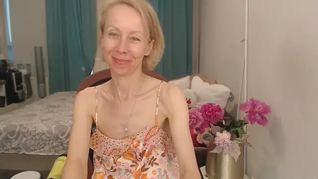 Watch LuxuryNika live on EroticFlix - High definition streams