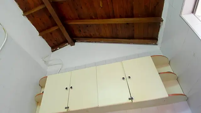 BustyGlow webcam
