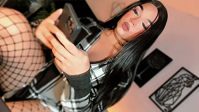 Model: misstreslatin