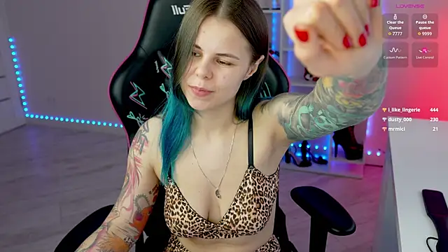 QueenAliceX webcam