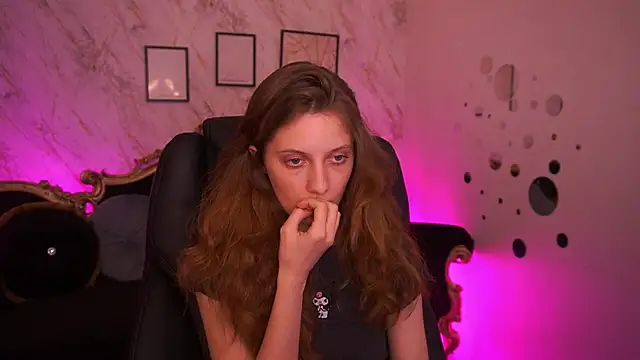 CuteeFoxy live cam on StripChat