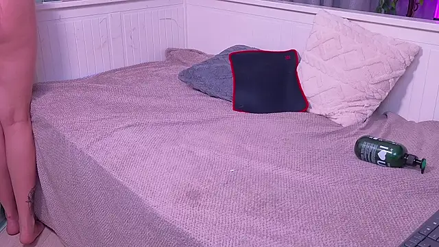 JulyMilky webcam