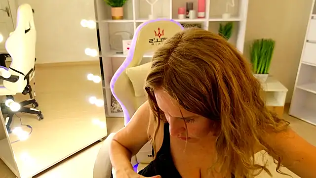 MollyLoll webcam