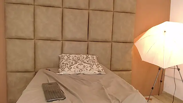 Noemy_Fox webcam