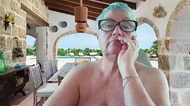 Mystery-Grandmother webcam