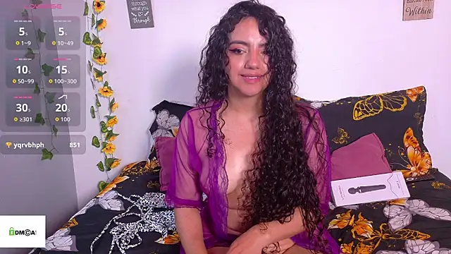 Watch emiily_curly live on EroticFlix - High definition streams