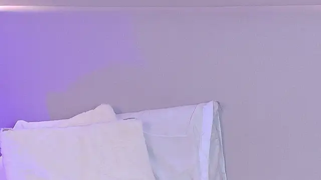 NaomiKlarc webcam