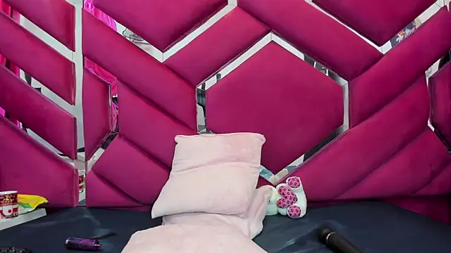 Watch Emmy_Sweet_69 live on EroticFlix - High definition streams
