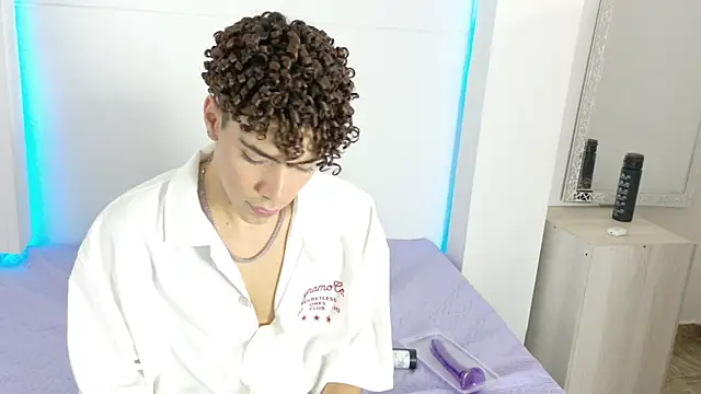 Monyel_Blake live cam on StripChat