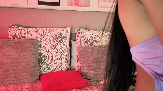 pocahontamoon live cam on StripChat