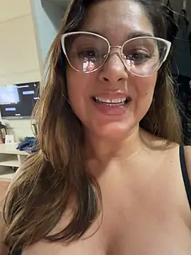 Mariiii_morena live cam on StripChat