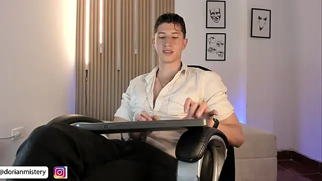 Dorianmistery2322_ webcam