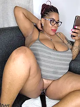 exclusiveleexx (F milf) - 17th May …….keep those 🎂🍰100s coming