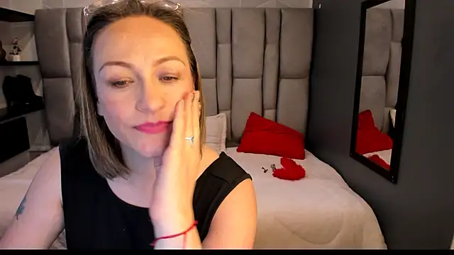 Charlot_milf webcam