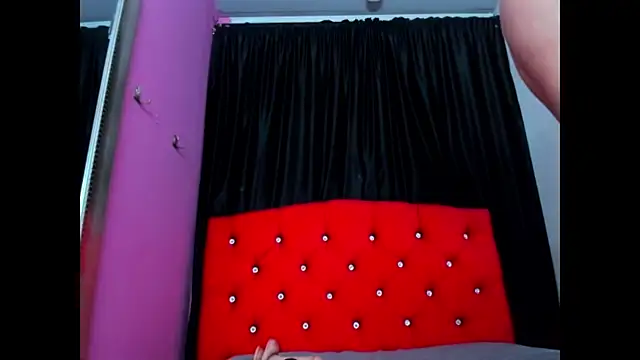 ScarletBigTitties webcam